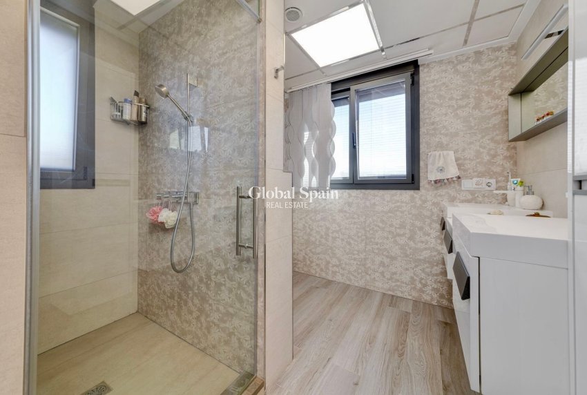 Wiederverkauf - VILLA -
TORREVIEJA - Costa Blanca