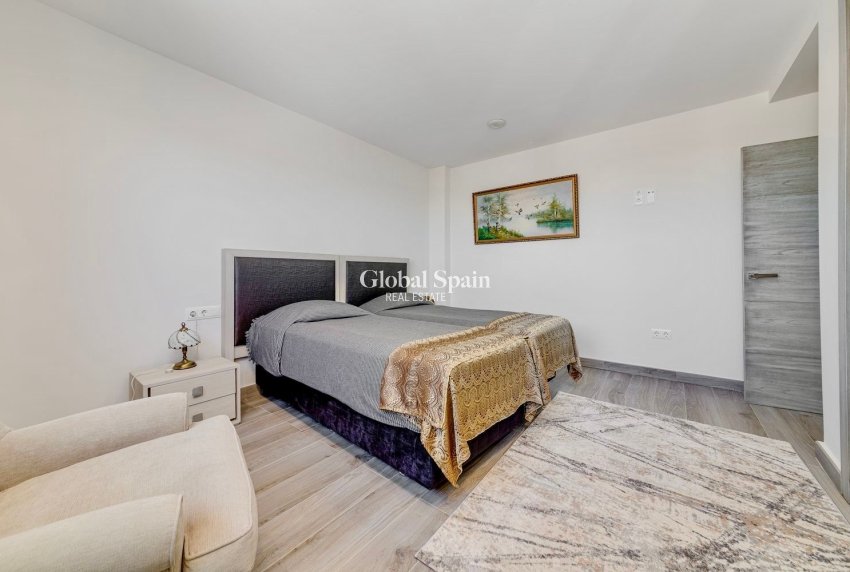 Wiederverkauf - VILLA -
TORREVIEJA - Costa Blanca