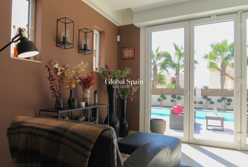 Wiederverkauf - VILLA -
TORREVIEJA - Costa Blanca