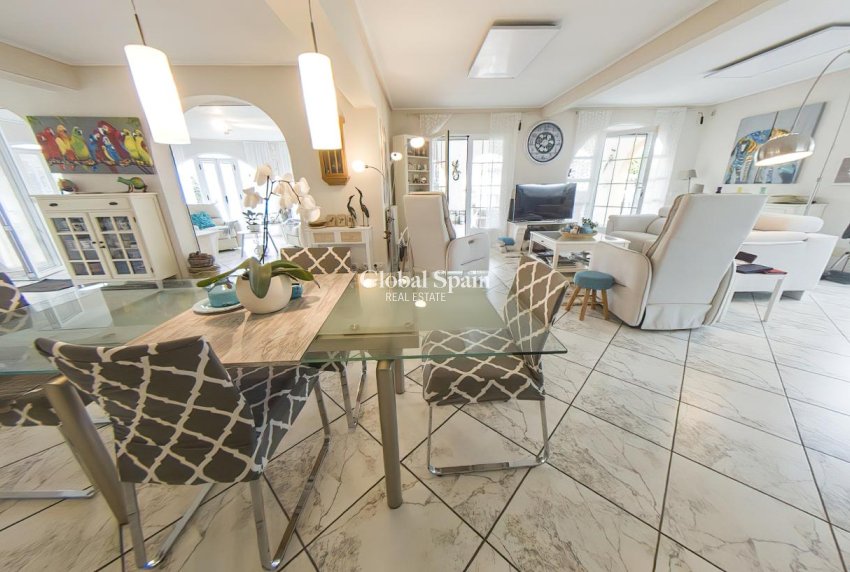 Wiederverkauf - VILLA -
TORREVIEJA - Costa Blanca