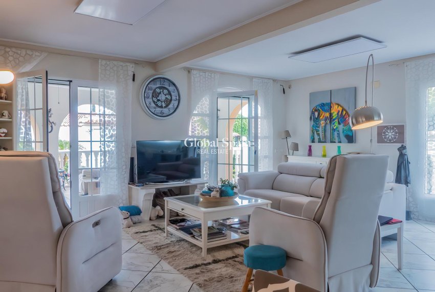 Wiederverkauf - VILLA -
TORREVIEJA - Costa Blanca