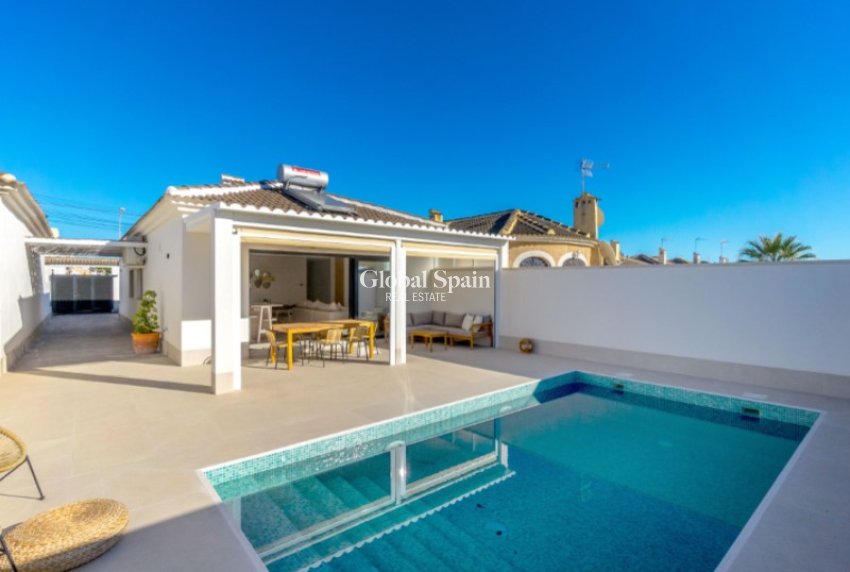 Wiederverkauf - VILLA -
TORREVIEJA - Costa Blanca