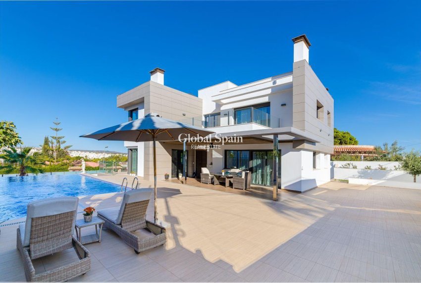 Wiederverkauf - VILLA -
TORREVIEJA - Costa Blanca