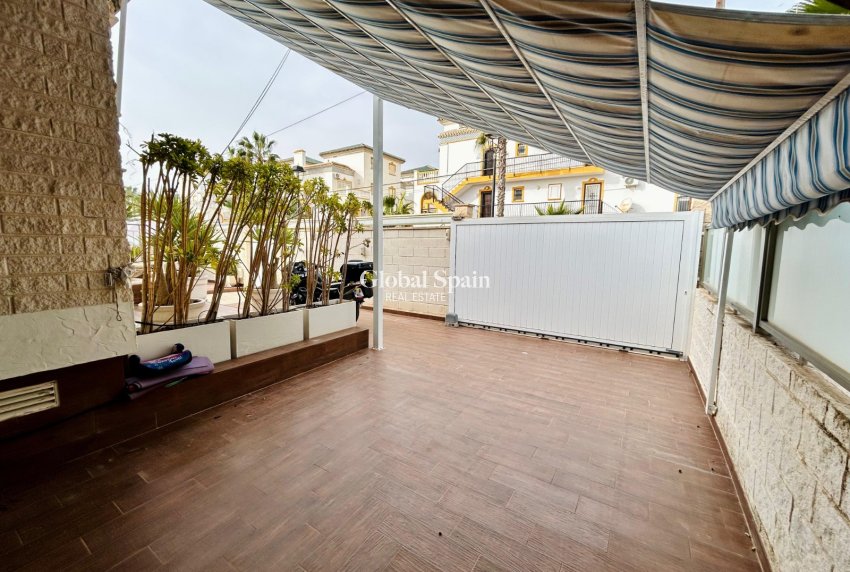 Wiederverkauf - VILLA -
TORREVIEJA - Costa Blanca