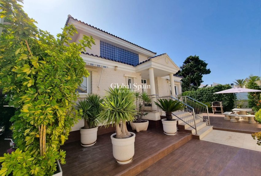Wiederverkauf - VILLA -
TORREVIEJA - Costa Blanca