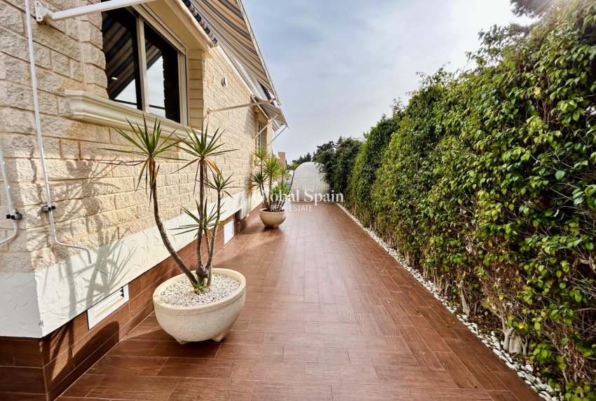 Wiederverkauf - VILLA -
TORREVIEJA - Costa Blanca