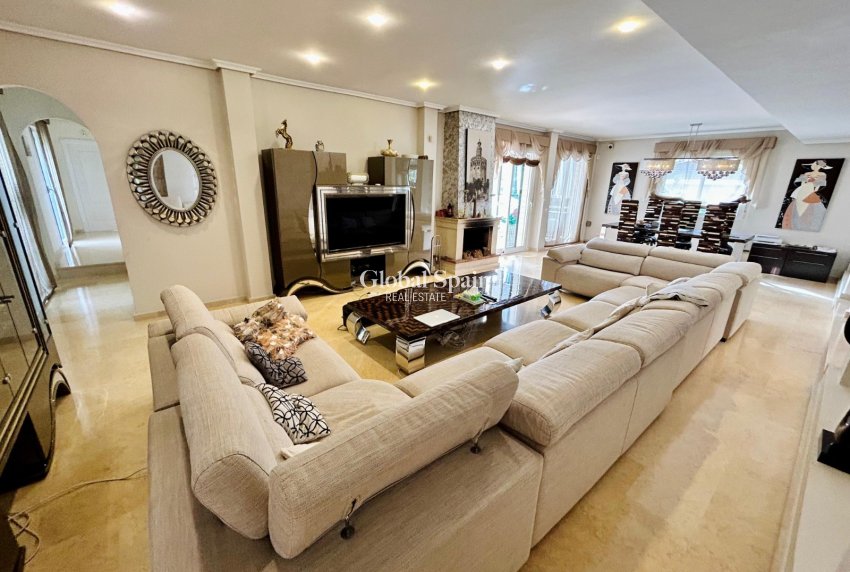 Wiederverkauf - VILLA -
TORREVIEJA - Costa Blanca