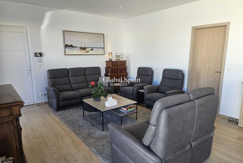Wiederverkauf - VILLA -
TORREVIEJA - Costa Blanca