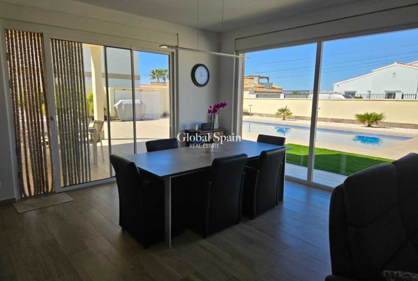 Wiederverkauf - VILLA -
TORREVIEJA - Costa Blanca