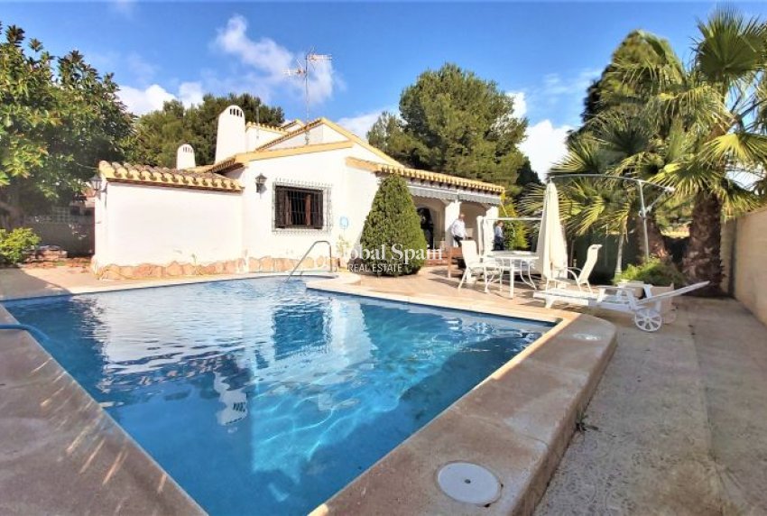 Wiederverkauf - VILLA -
TORREVIEJA - Costa Blanca
