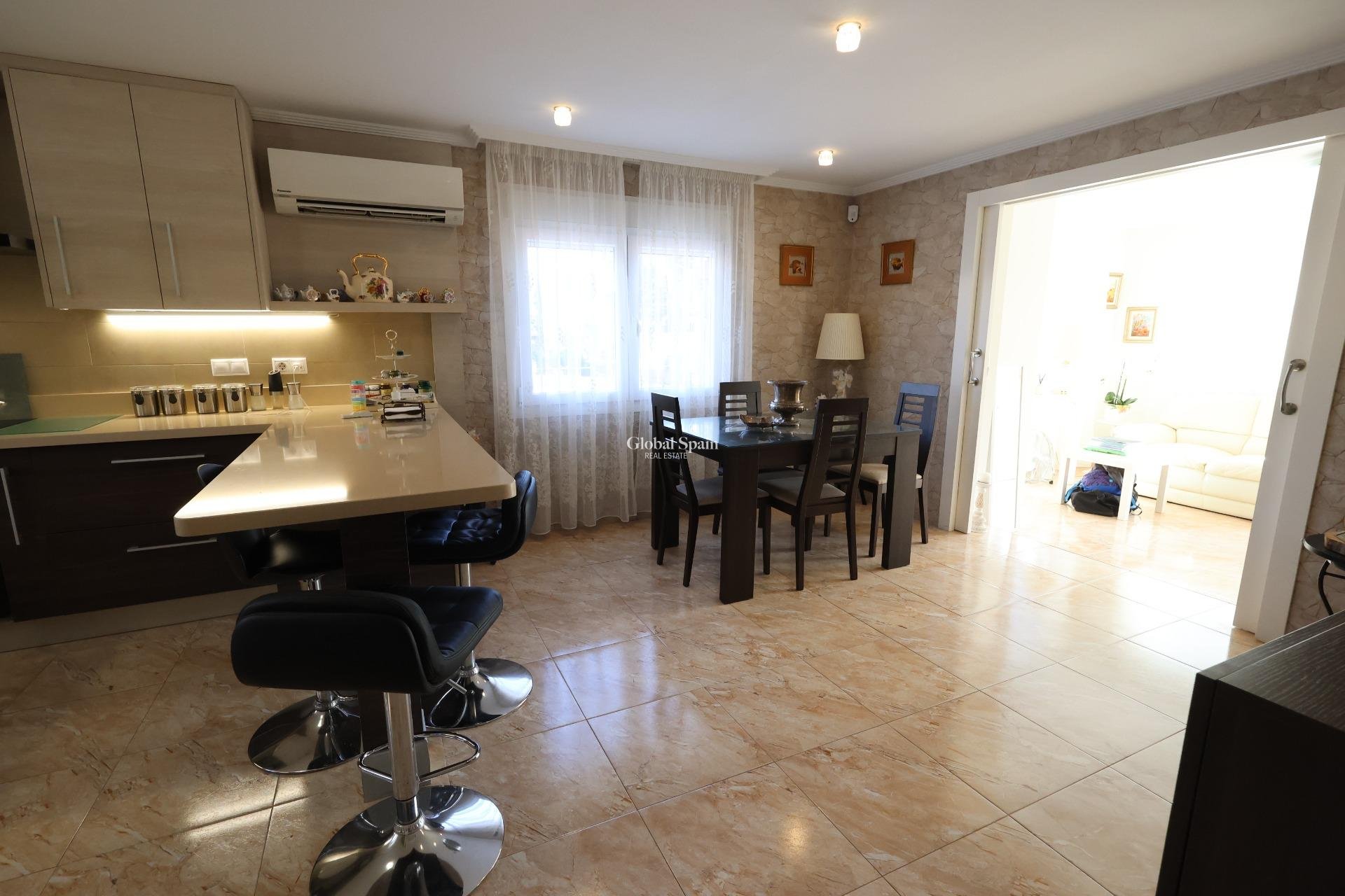 Wiederverkauf - VILLA -
TORREVIEJA - Costa Blanca