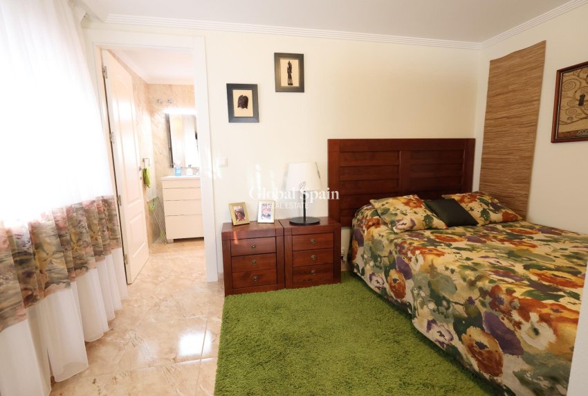 Wiederverkauf - VILLA -
TORREVIEJA - Costa Blanca