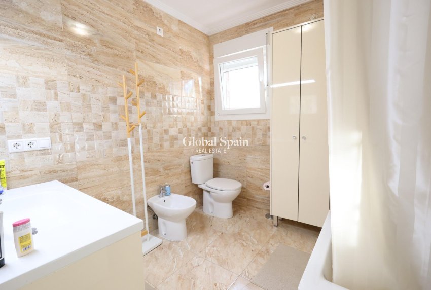 Wiederverkauf - VILLA -
TORREVIEJA - Costa Blanca