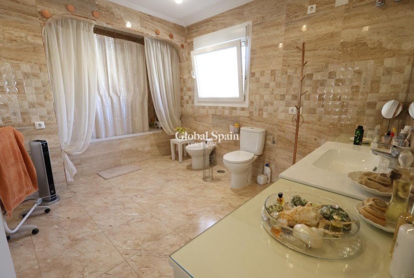 Wiederverkauf - VILLA -
TORREVIEJA - Costa Blanca
