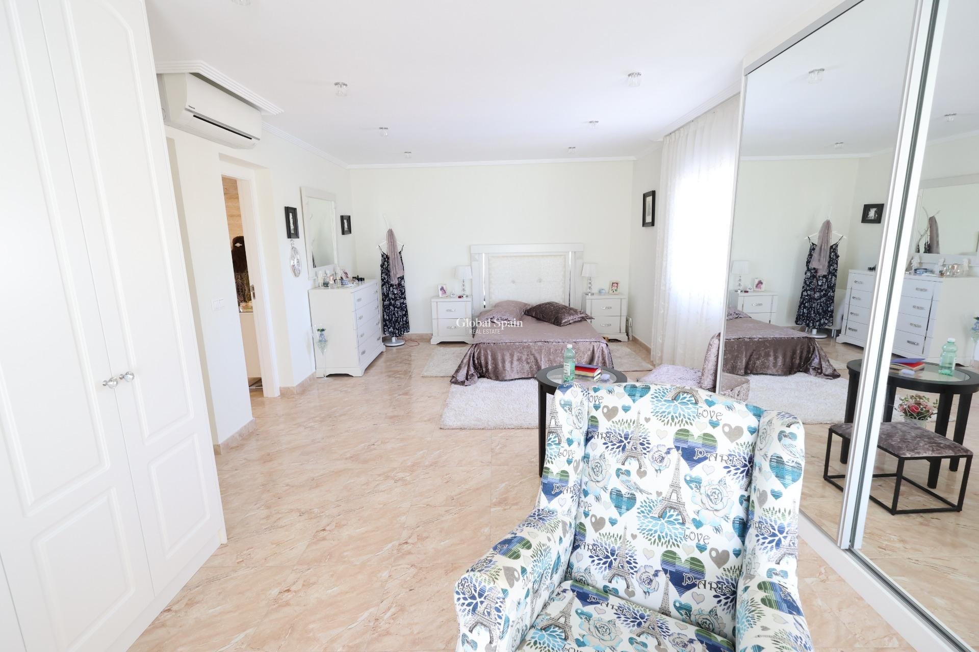 Wiederverkauf - VILLA -
TORREVIEJA - Costa Blanca
