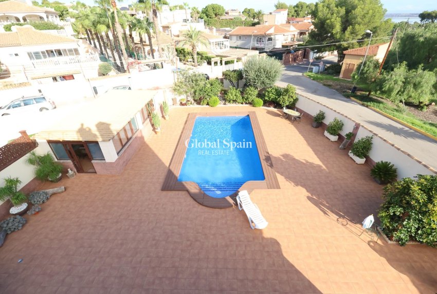 Wiederverkauf - VILLA -
TORREVIEJA - Costa Blanca