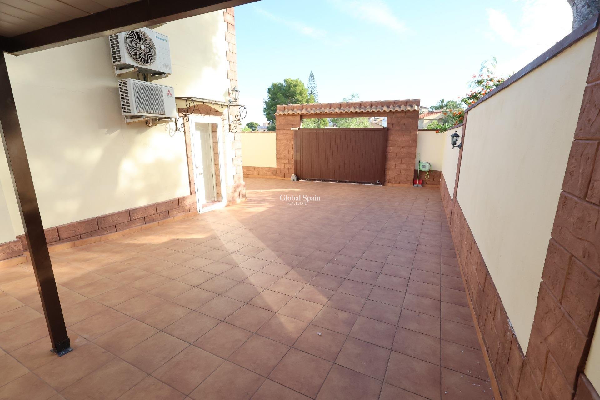 Wiederverkauf - VILLA -
TORREVIEJA - Costa Blanca