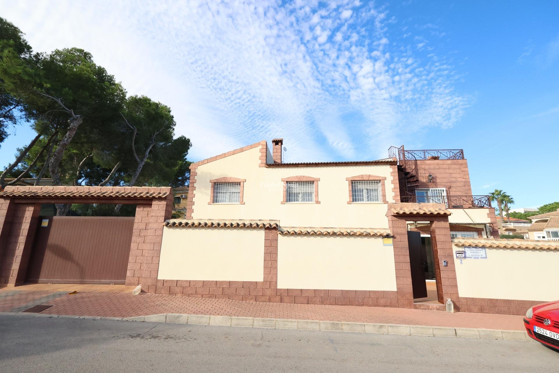 Wiederverkauf - VILLA -
TORREVIEJA - Costa Blanca
