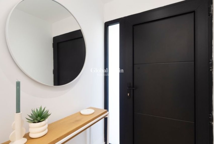 Wiederverkauf - VILLA -
TORREVIEJA - Costa Blanca