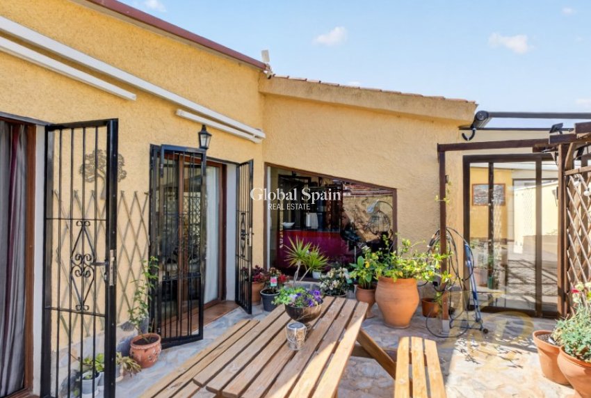 Wiederverkauf - VILLA -
TORREVIEJA - Costa Blanca
