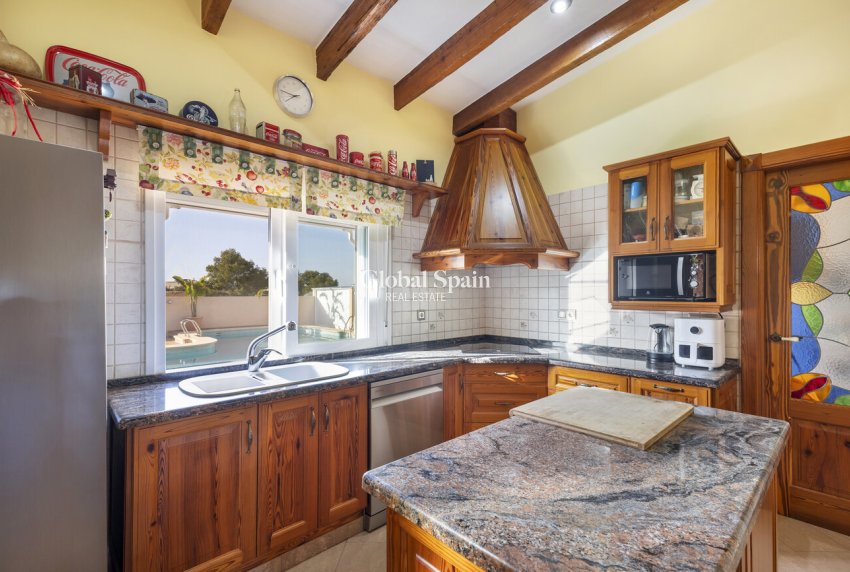 Wiederverkauf - VILLA -
TORREVIEJA - Costa Blanca