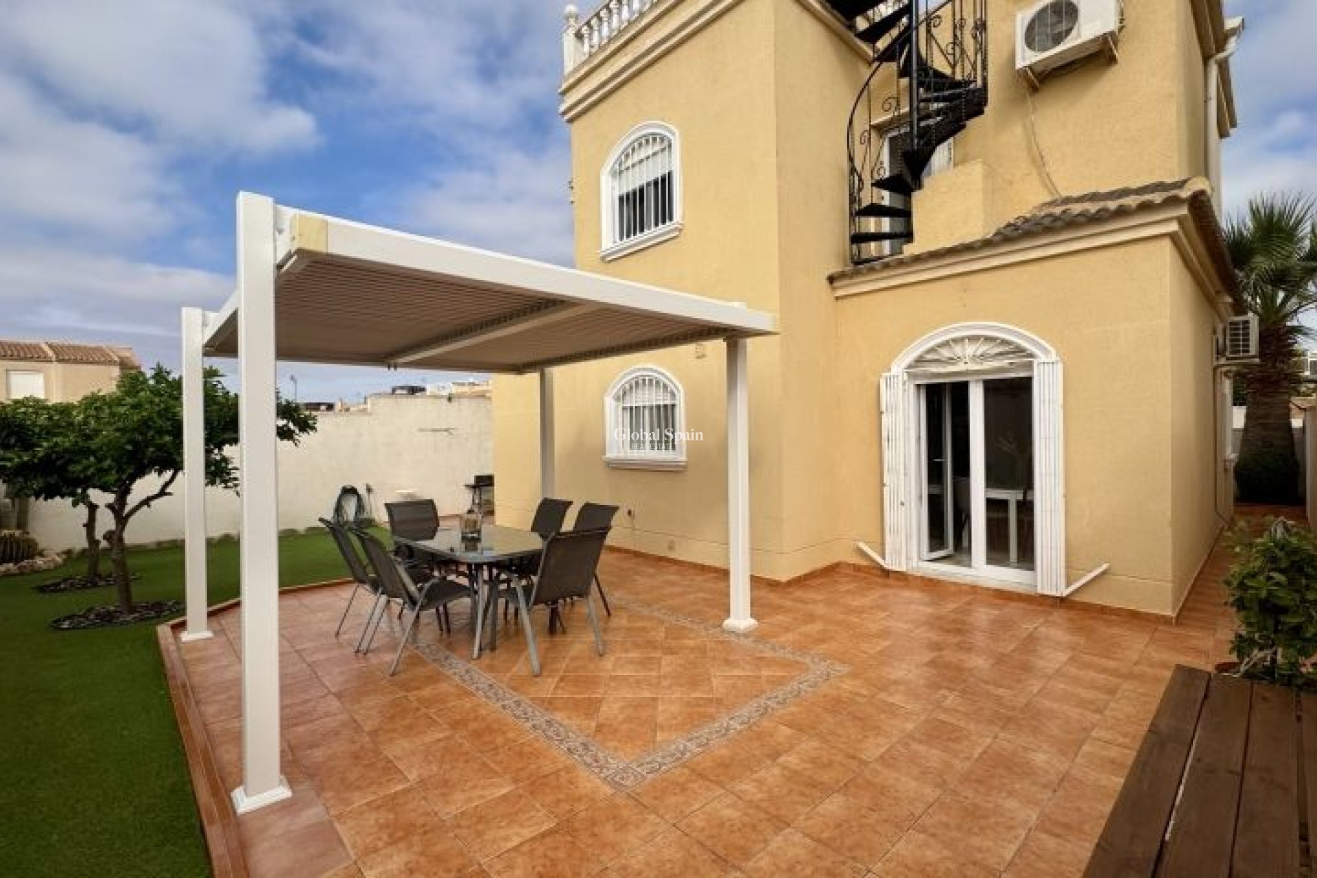 Wiederverkauf - VILLA -
TORREVIEJA - Costa Blanca