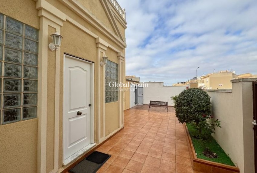 Wiederverkauf - VILLA -
TORREVIEJA - Costa Blanca
