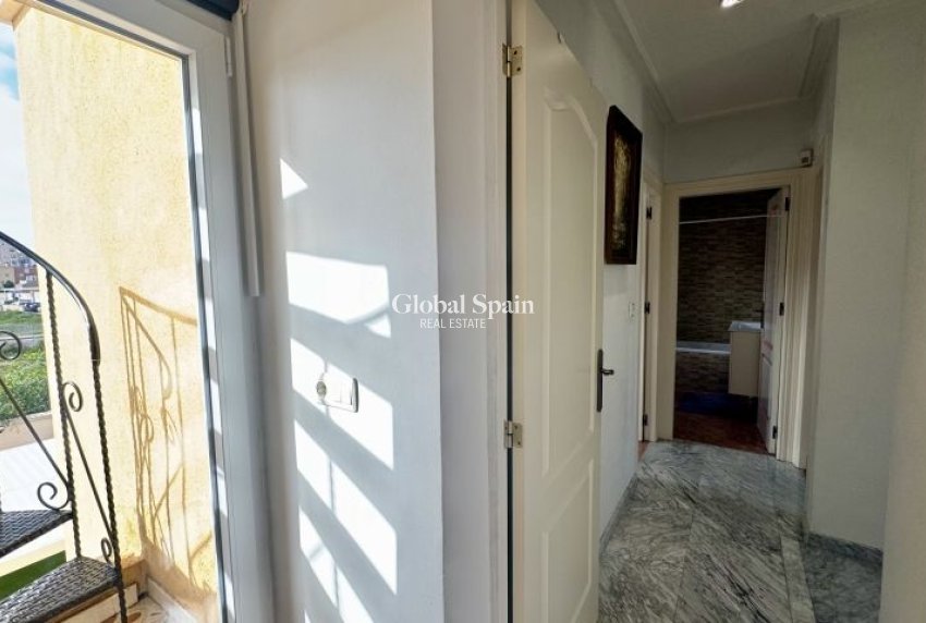 Wiederverkauf - VILLA -
TORREVIEJA - Costa Blanca