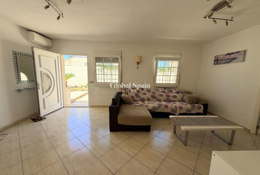 Wiederverkauf - VILLA -
TORREVIEJA - Costa Blanca