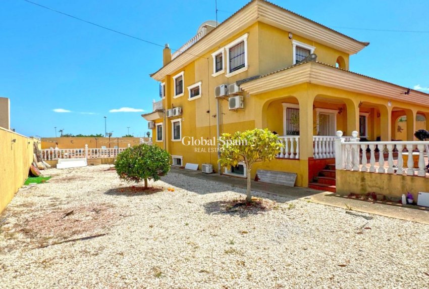 Wiederverkauf - VILLA -
TORREVIEJA - Costa Blanca