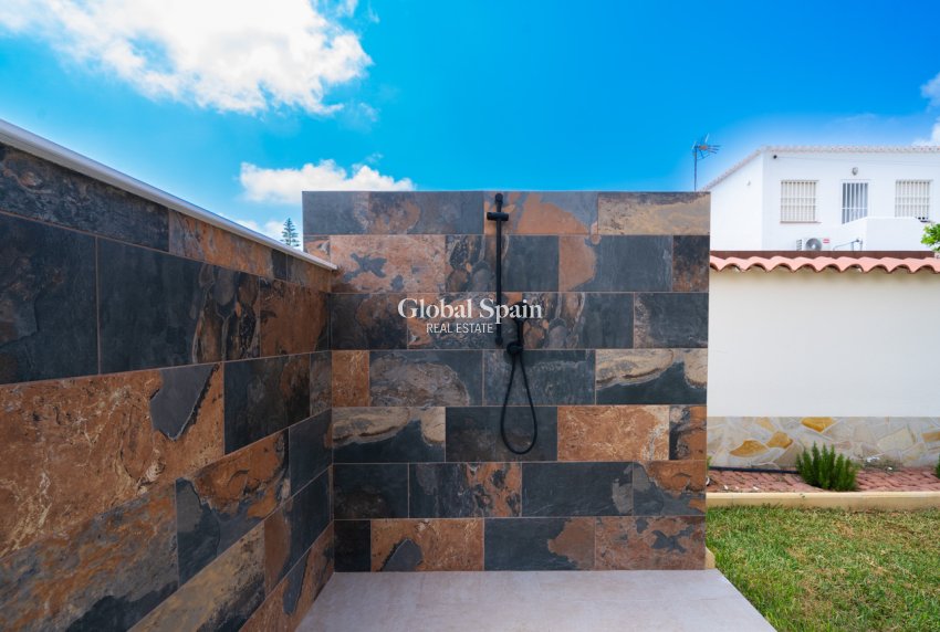 Wiederverkauf - VILLA -
TORREVIEJA - Costa Blanca
