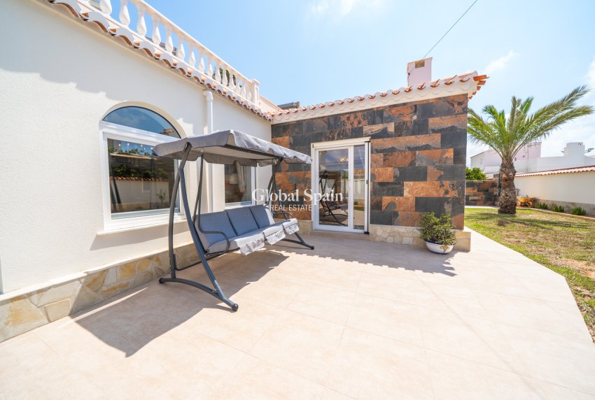 Wiederverkauf - VILLA -
TORREVIEJA - Costa Blanca