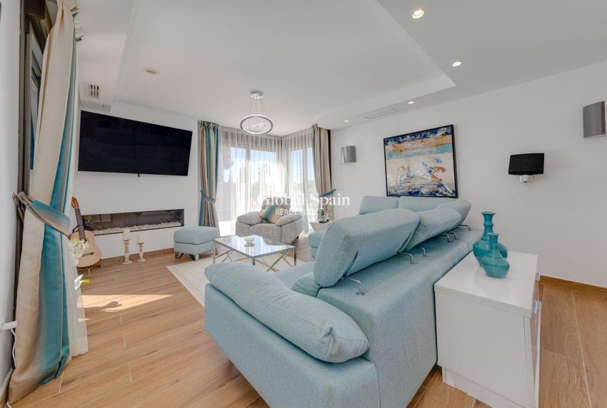 Wiederverkauf - VILLA -
TORREVIEJA - Costa Blanca