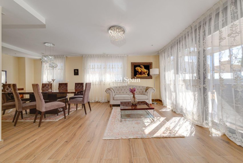 Wiederverkauf - VILLA -
TORREVIEJA - Costa Blanca