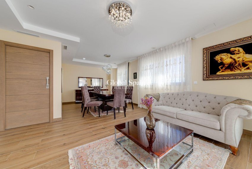 Wiederverkauf - VILLA -
TORREVIEJA - Costa Blanca