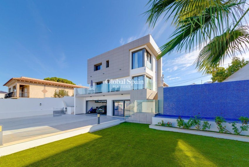 Wiederverkauf - VILLA -
TORREVIEJA - Costa Blanca