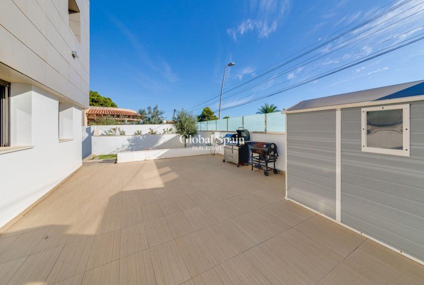 Wiederverkauf - VILLA -
TORREVIEJA - Costa Blanca