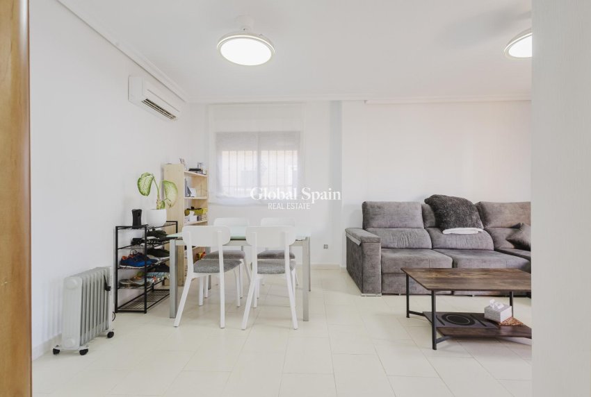 Wiederverkauf - VILLA -
TORREVIEJA - Costa Blanca