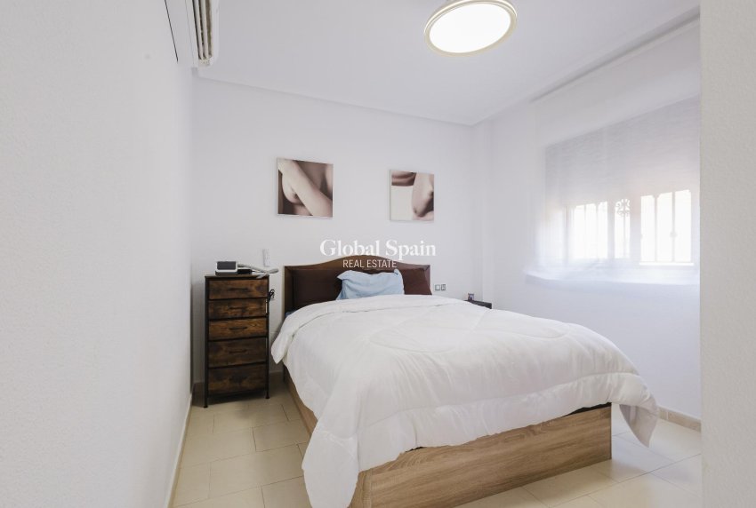 Wiederverkauf - VILLA -
TORREVIEJA - Costa Blanca