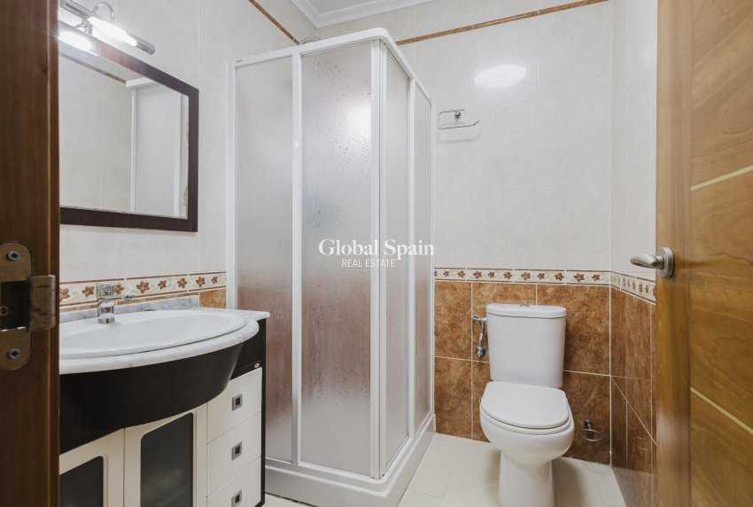 Wiederverkauf - VILLA -
TORREVIEJA - Costa Blanca