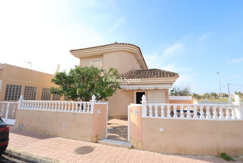 Wiederverkauf - VILLA -
TORREVIEJA - Costa Blanca