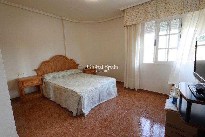 Wiederverkauf - VILLA -
TORREVIEJA - Costa Blanca