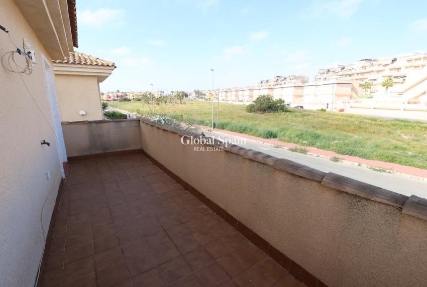 Wiederverkauf - VILLA -
TORREVIEJA - Costa Blanca