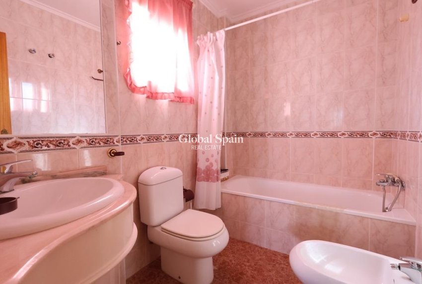 Wiederverkauf - VILLA -
TORREVIEJA - Costa Blanca