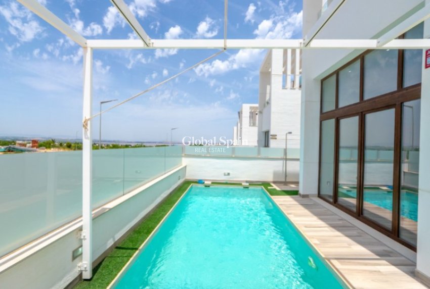 Wiederverkauf - VILLA -
TORREVIEJA - Costa Blanca