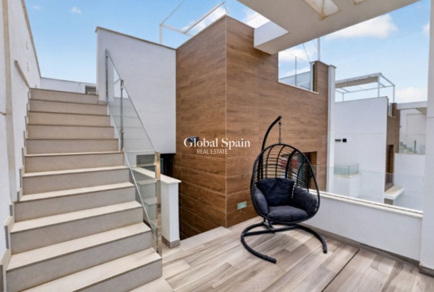 Wiederverkauf - VILLA -
TORREVIEJA - Costa Blanca