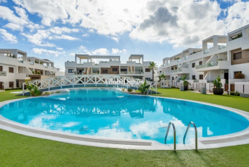 Wiederverkauf - VILLA -
TORREVIEJA - Costa Blanca