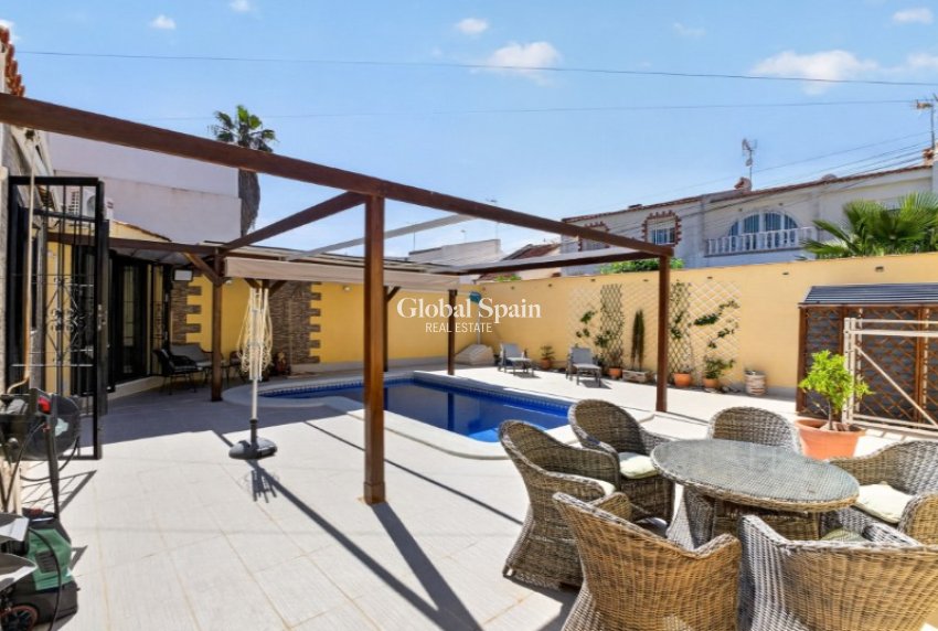 Wiederverkauf - VILLA -
TORREVIEJA - Costa Blanca