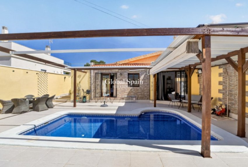 Wiederverkauf - VILLA -
TORREVIEJA - Costa Blanca