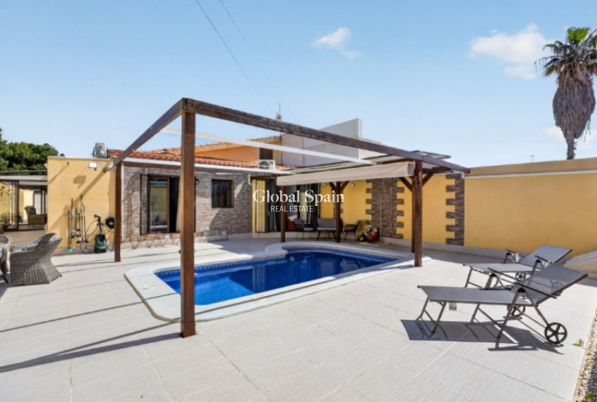 Wiederverkauf - VILLA -
TORREVIEJA - Costa Blanca